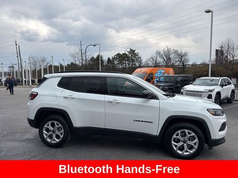 Used 2025 Jeep Compass Latitude AWD/4WD image 8