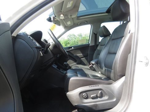 Used 2017 Volkswagen Tiguan Sport AWD/4WD image 10