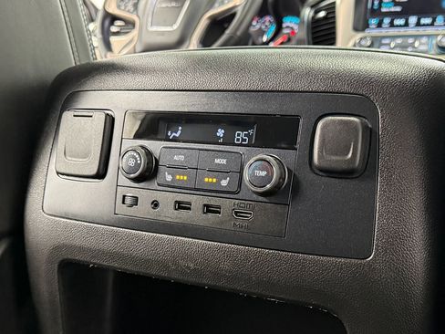 Used 2018 GMC Yukon Denali w/ Denali Ultimate Package AWD/4WD image 34