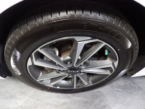 Used 2024 Kia Forte LXS FWD image 19