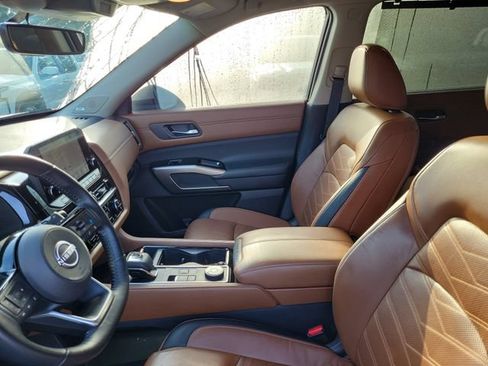 Used 2023 Nissan Pathfinder Platinum w/ Cargo Package AWD/4WD image 19