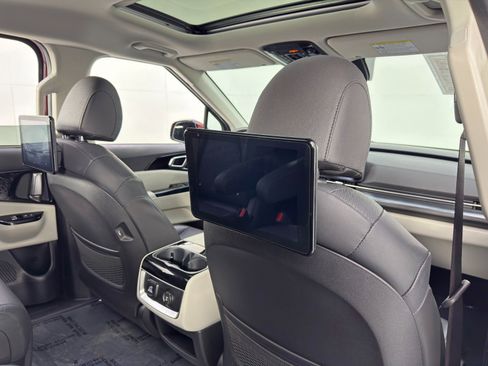 Used 2024 Kia Carnival SX Prestige image 40