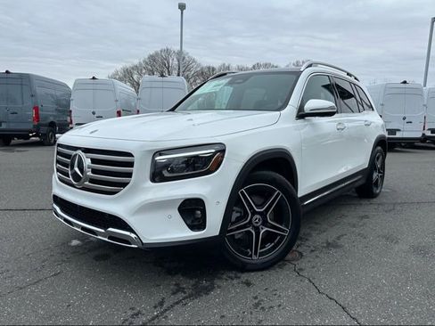 New 2026 Mercedes-Benz GLB 250 4MATIC image 3
