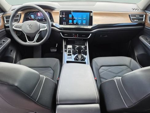 Used 2024 Volkswagen Atlas SE FWD image 25