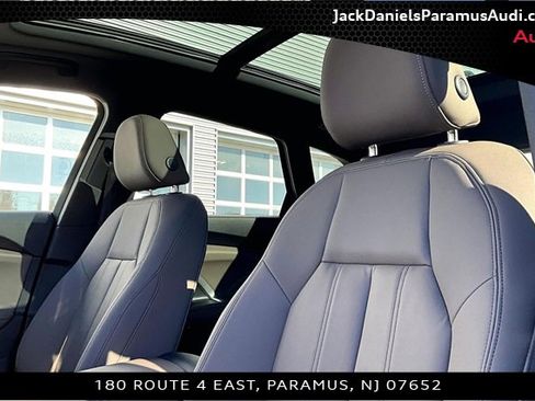 Used 2025 Audi Q5 Premium w/ Convenience Package image 17