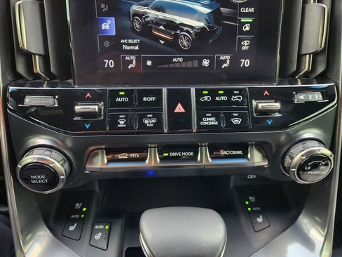 Used 2023 Lexus LX 600 4WD w/ Appearance Package image 19