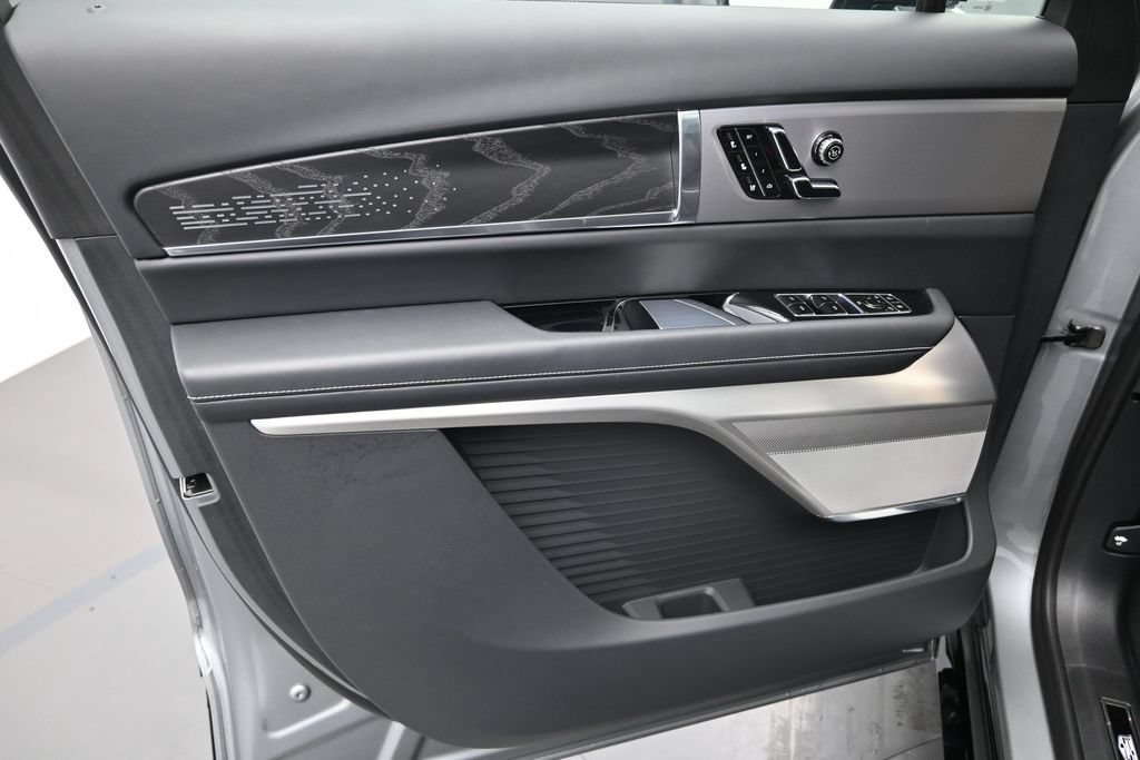 Used 2026 Cadillac Vistiq Platinum w/ LPO, Floor Liner Package AWD/4WD image 9