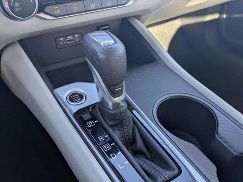 Used 2025 Nissan Altima 2.5 SV image 13