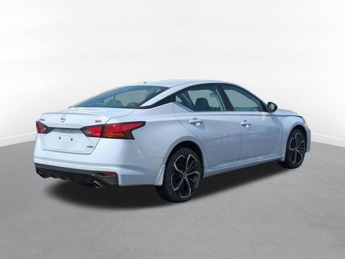 Used 2024 Nissan Altima 2.5 SR AWD/4WD image 3