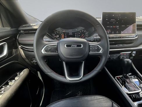 Used 2025 Jeep Compass Trailhawk AWD/4WD image 9