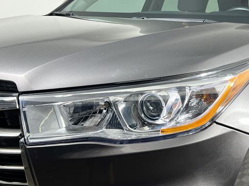 Used 2015 Toyota Highlander Plus FWD image 12