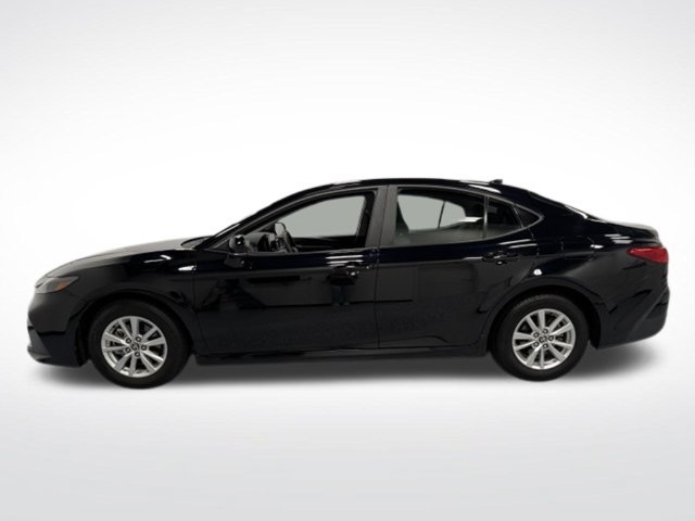 Used 2025 Toyota Camry LE FWD image 5