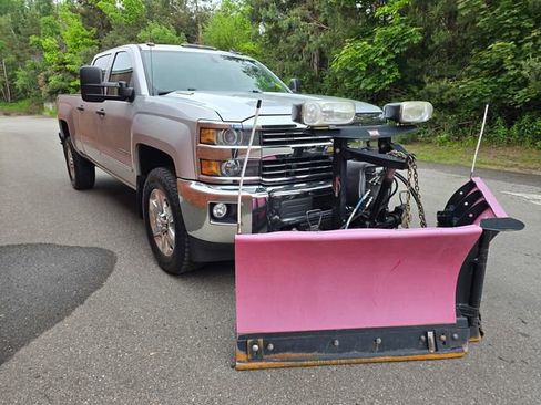 Used 2015 Chevrolet Silverado 2500 LT w/ LT Convenience Package AWD/4WD image 3