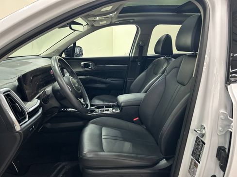 Used 2025 Kia Sorento SX AWD/4WD image 11