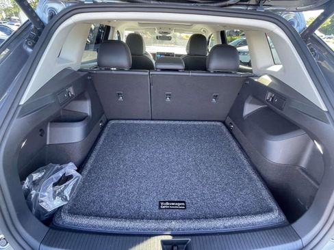 Certified 2026 Volkswagen Tiguan SE w/ Panoramic Sunroof Package FWD image 10