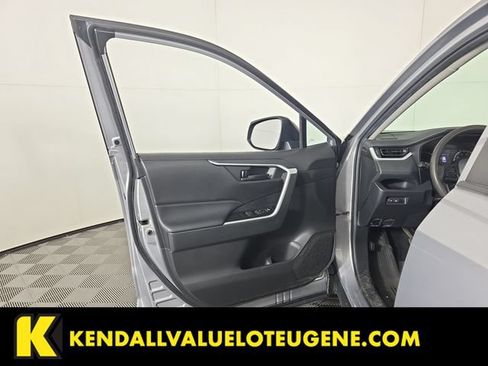 Used 2022 Toyota RAV4 LE AWD/4WD image 21