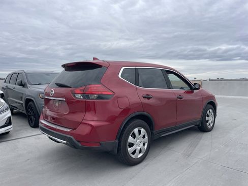 Used 2017 Nissan Rogue S image 2