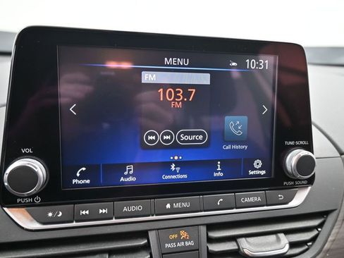 Used 2025 Nissan Altima 2.5 SV FWD image 35
