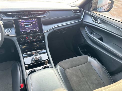 Used 2023 Jeep Grand Cherokee L Laredo image 20