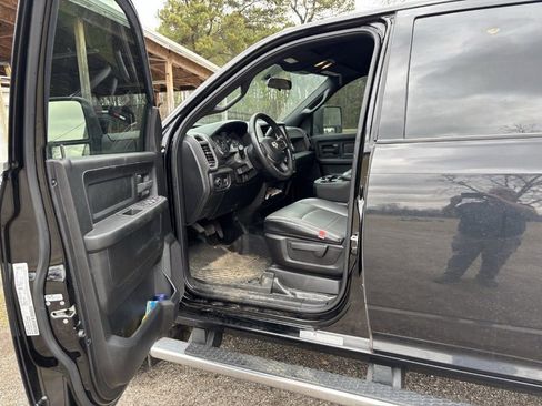 Used 2024 RAM 3500 Tradesman w/ Chrome Appearance Group image 4