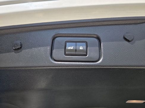 Used 2022 Nissan Pathfinder Platinum w/ Cargo Package AWD/4WD image 10