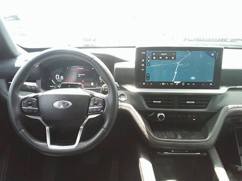 Used 2025 Ford Explorer Platinum w/ LUX Leather Package AWD/4WD image 8