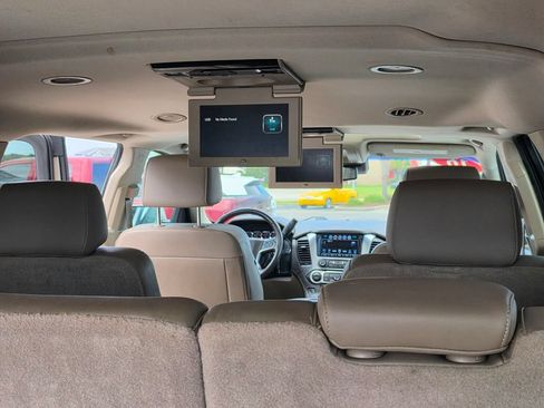 Used 2016 Chevrolet Suburban LT RWD image 14