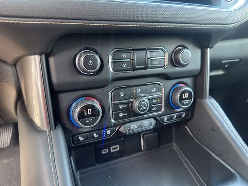 Used 2023 Chevrolet Suburban Premier AWD/4WD image 28