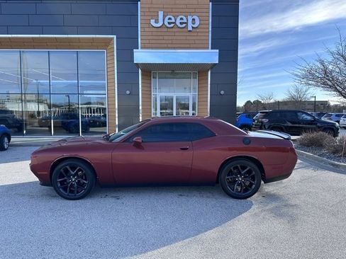 Used 2022 Dodge Challenger SXT w/ Blacktop Package image 9