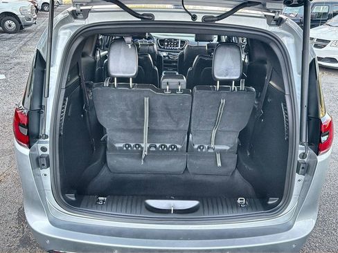 Used 2026 Chrysler Pacifica Select image 19