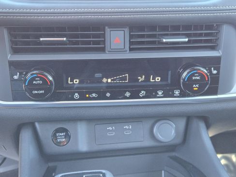 Used 2024 Nissan Rogue SV w/ SV Premium Package FWD image 11