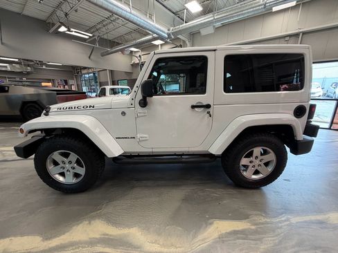 Used 2012 Jeep Wrangler Rubicon w/ PWR Convenience Group AWD/4WD image 39