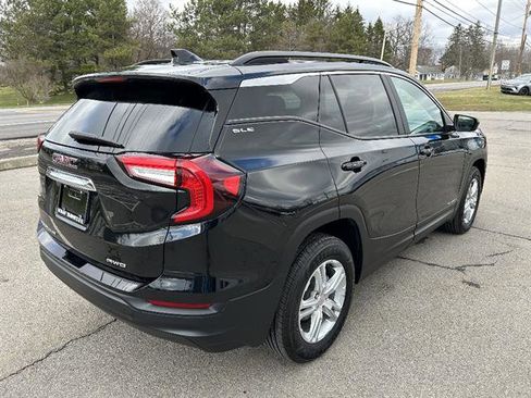 Certified 2022 GMC Terrain SLE w/ Driver Convenience Package image 5