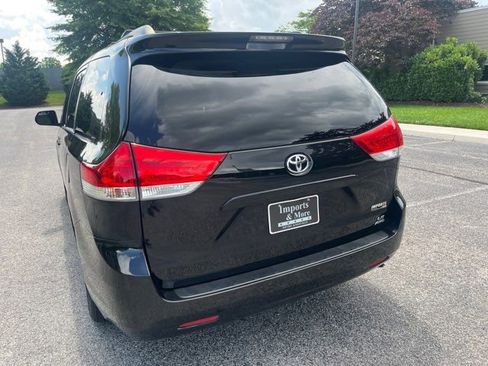 Used 2014 Toyota Sienna LE AWD/4WD image 22