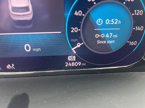 Used 2024 Volkswagen Atlas Cross Sport SE FWD image 5