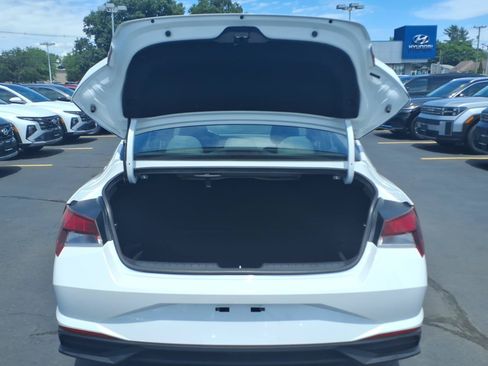 Certified 2022 Hyundai Elantra SEL w/ Preferred Accessory Package FWD image 7