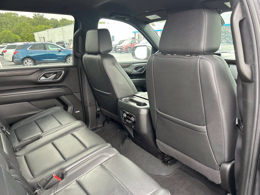 Used 2024 Chevrolet Suburban LT AWD/4WD image 36