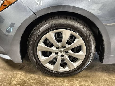 Used 2025 Toyota Corolla LE FWD image 31