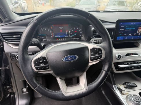 Used 2024 Ford Explorer XLT w/ Equipment Group 202A AWD/4WD image 29