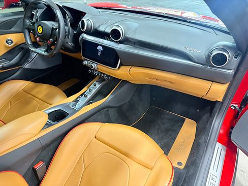 Used 2020 Ferrari Portofino RWD image 14