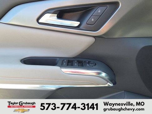 Used 2026 Chevrolet Traverse LT w/ Driver Confidence Package FWD image 13