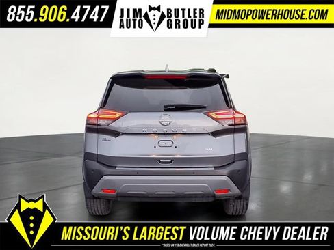 Used 2023 Nissan Rogue SV FWD image 5