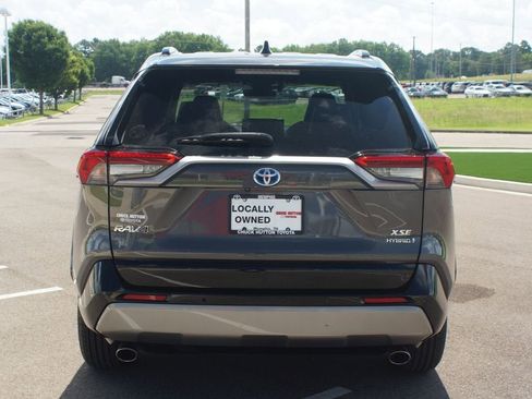 Used 2023 Toyota RAV4 XSE AWD/4WD image 3