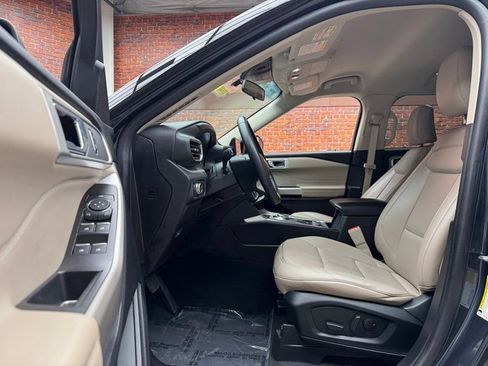 Used 2022 Ford Explorer XLT w/ Equipment Group 202A image 22