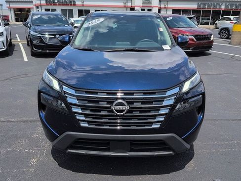 Used 2025 Nissan Rogue SV FWD image 2