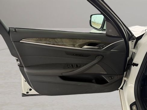 Used 2023 BMW 540i w/ Premium Package image 15