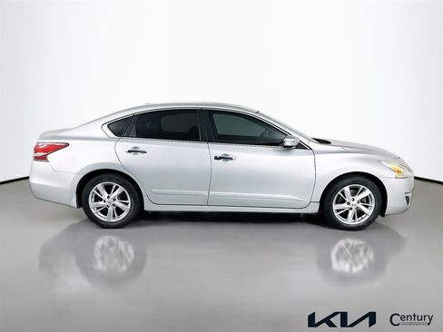 Used 2015 Nissan Altima 2.5 SV w/ Convenience Package FWD image 4