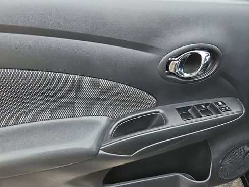 Used 2014 Nissan Versa SV image 12