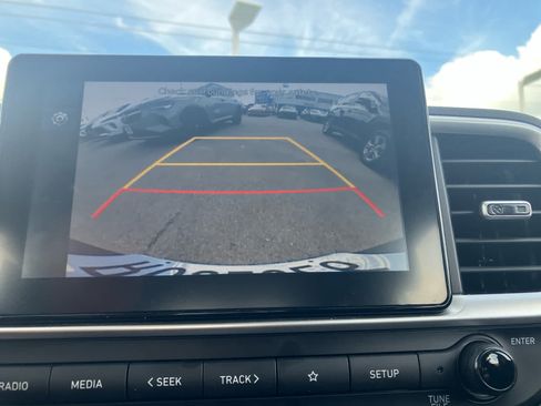 Used 2025 Hyundai Venue SEL FWD image 19