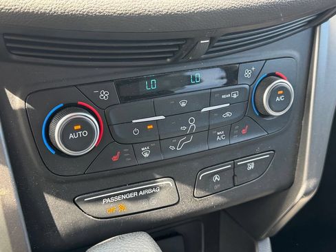 Certified 2018 Ford Escape SE FWD image 16